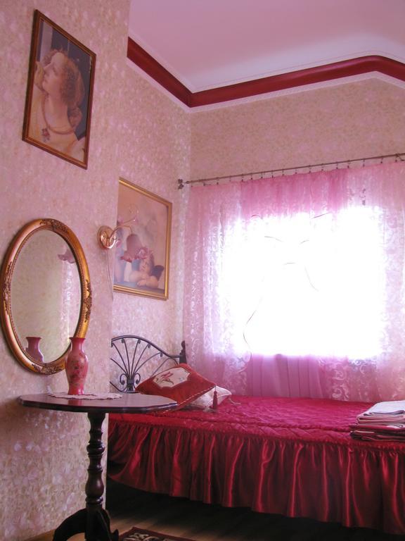 كريفوي روغ Cottages On Gdantsevskaya Street الغرفة الصورة
